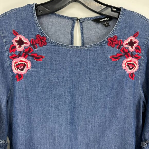 3/$25 Express Chambray Embroidered Floral Rose Top S Bell Sleeve Blouse Blue Red - Picture 6 of 7